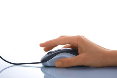 Res_4001767_hand_on_mouse_iStock_000007901673Small